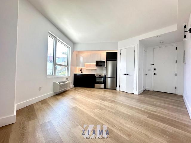 Foto del edificio - 2 bedroom in Brooklyn NY 11225