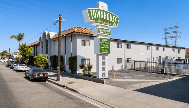Building Photo - Townhouse Artesia