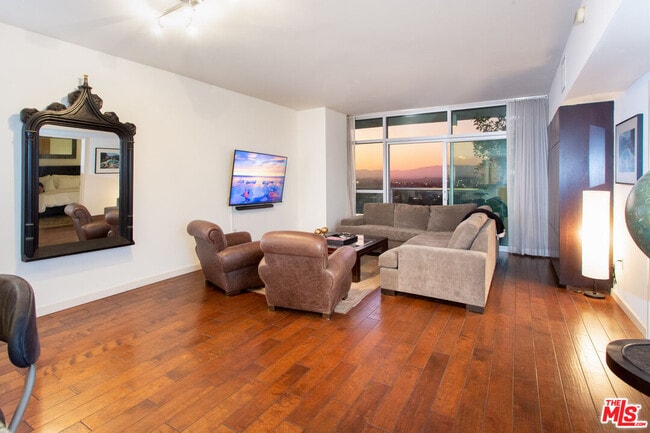 Foto del edificio - 13700 Marina Pointe Dr