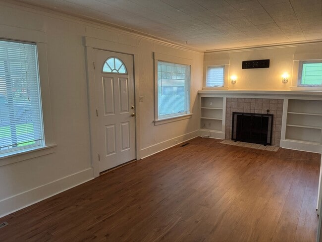 Photo - Charming 2 Bedroom 1 Bathroom Located in the Heart of the Beaumont-Wilshire Area!! House