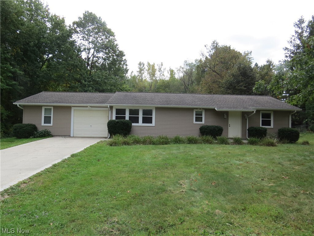 Primary Photo - 9546 Johnnycake Ridge Rd