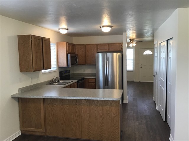 Building Photo - 903 N 1340 E