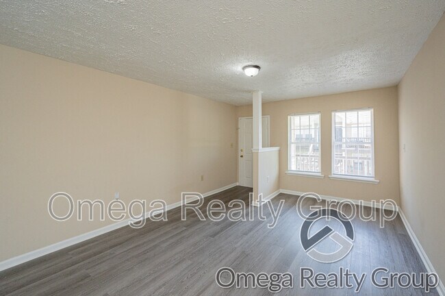 Building Photo - 156 Patton St W
