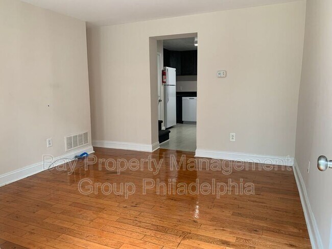 Foto del edificio - 1229 E Oxford St