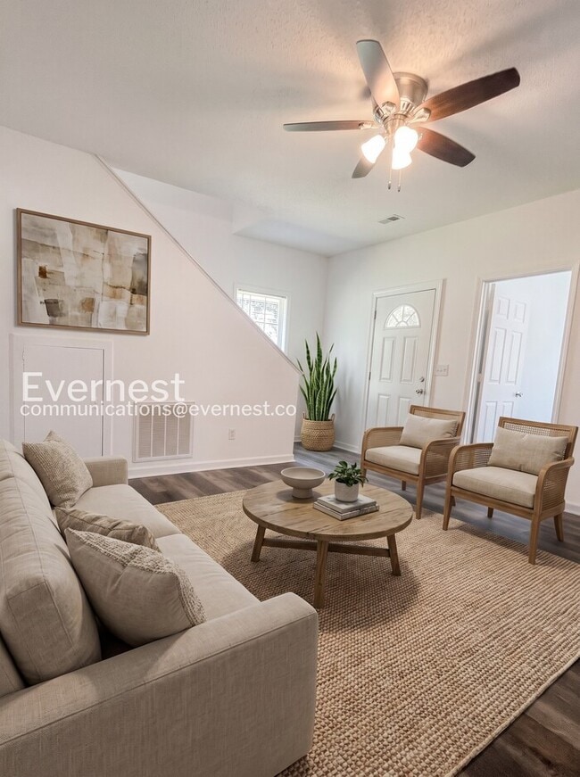 Foto del edificio - 3 Bed, 2 Bath Home with Off-Street Parking / Available Now!