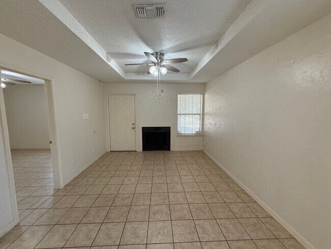 Foto del edificio - 2 bedroom 1 bathroom Duplex in 76015