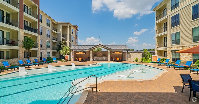 Building Photo - The Residences at Pearland Town Center Apa...