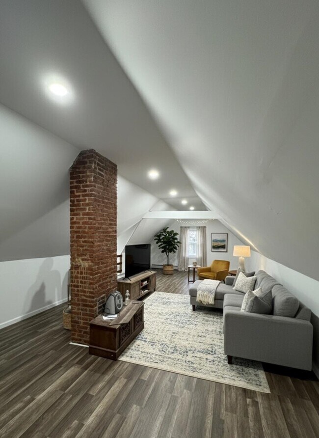 Building Photo - 47 Vreeland Ave