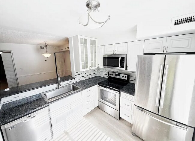 Foto del edificio - 709 Gardens Dr