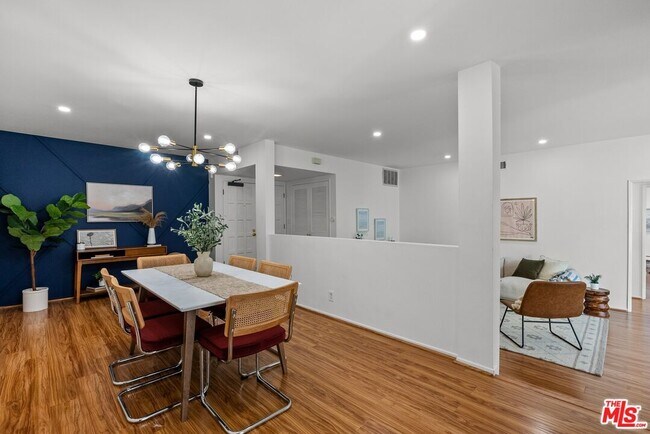 Building Photo - 14144 Dickens St