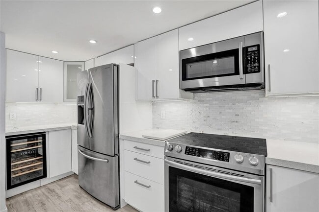 Building Photo - 1201 S Ocean Dr