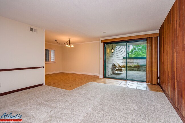 Foto del edificio - Pacific Terrace | Spacious Condo | Washer/Dryer In Unit