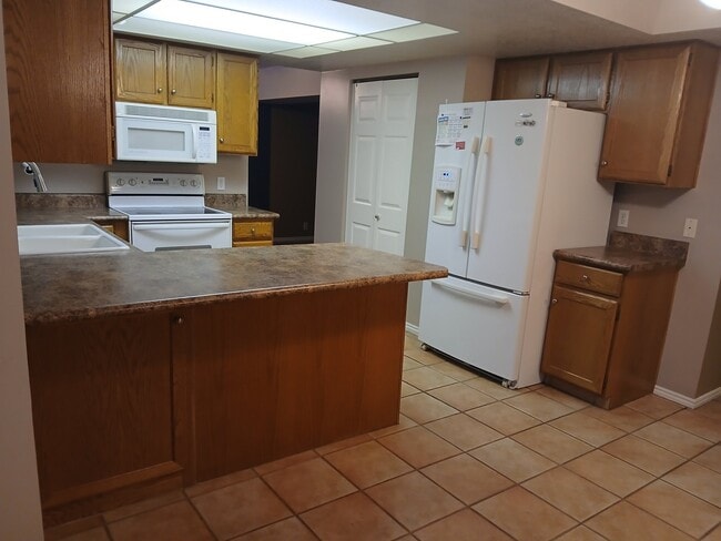 Building Photo - 571 E 5400 S