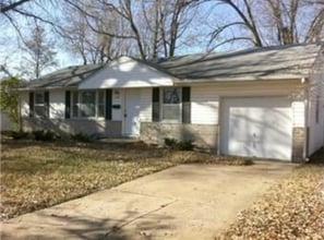 Building Photo - 10104 White Ave