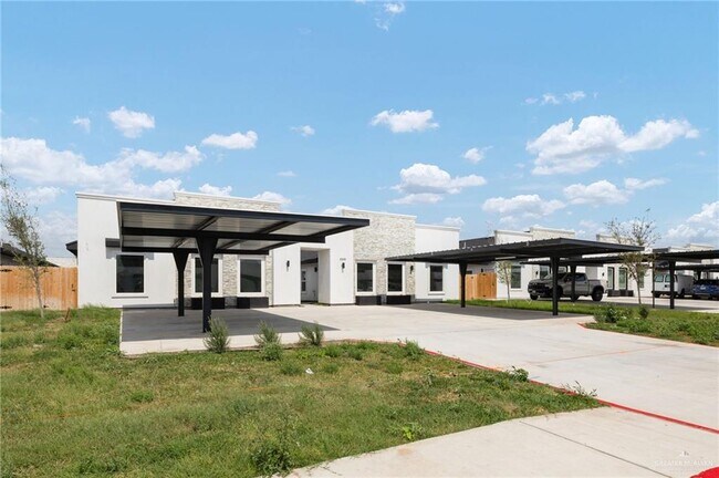 Building Photo - 21 Selena St