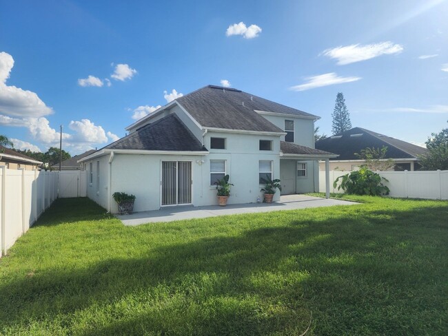 Foto del edificio - Spacious 3bed/2.5 bath Home in Orlando