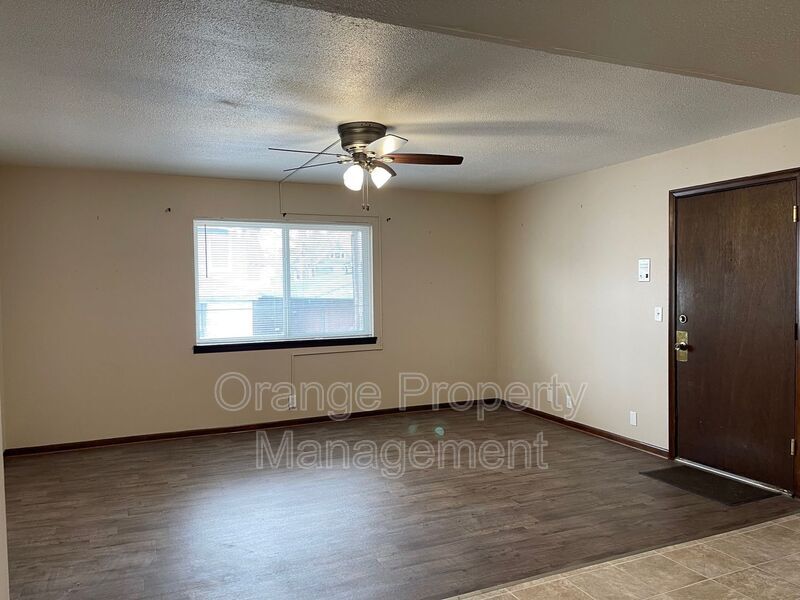 Primary Photo - 625 5th Ave