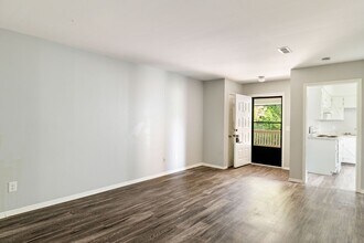Building Photo - 32 S Germantown Rd