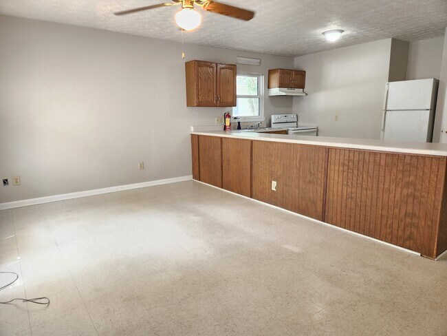 Sala de estar de planta abierta - 355 10th St NW