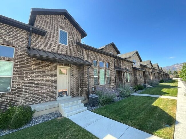 Foto del edificio - 2 bedroom 2 1/2 bath 2 car garage small dog friendly