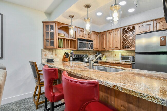 Kitchen - 1525 Park Ave