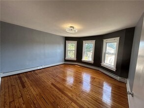 Building Photo - 10 Phenix Ave