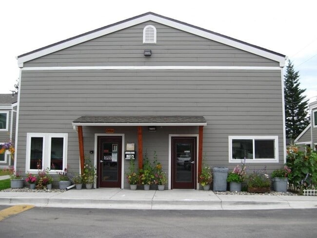 Building Photo - 350 S Santa Claus Ln