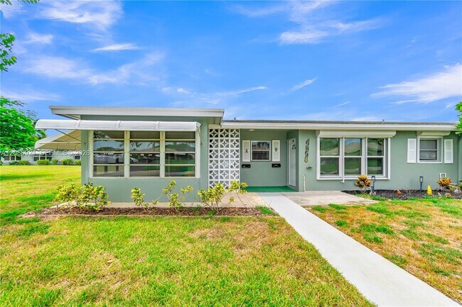 Building Photo - 775 North Dr