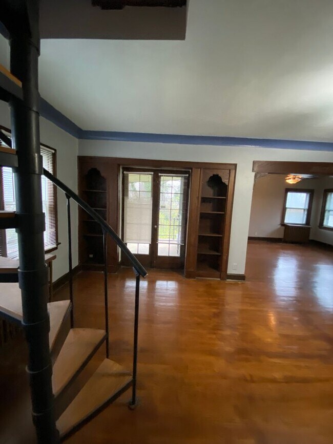 Building Photo - 3505 Ravenwood Ave