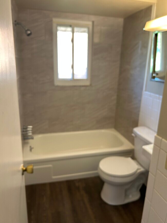 Foto del edificio - 172 Kenridge Rd