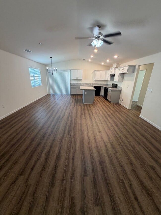 Building Photo - *Move in special* First month's rent is on us!! move in by 8/1/2026