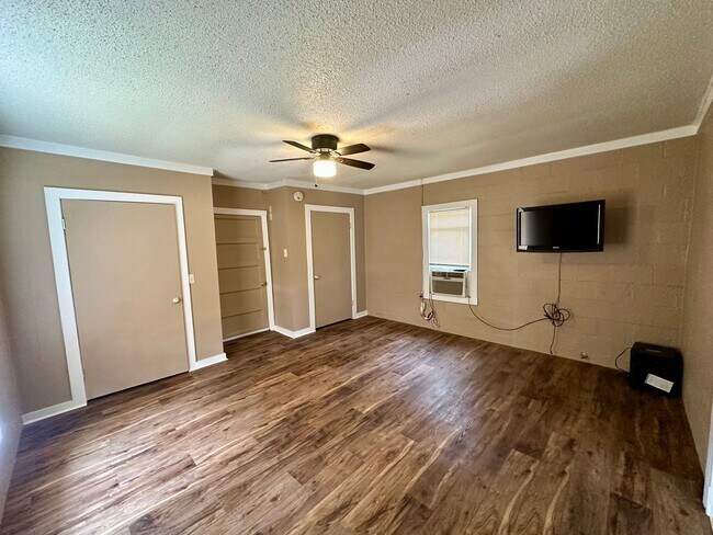 Building Photo - 2/1 Cabin In Ingram
