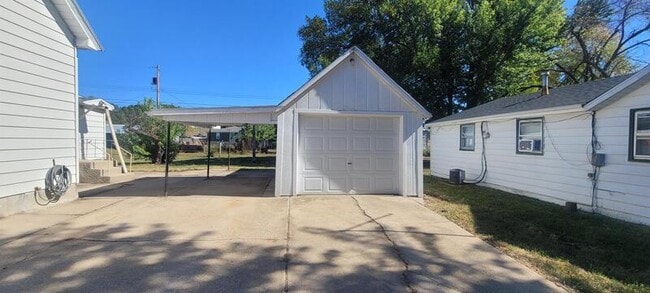 Building Photo - 120 N Iowa Ave