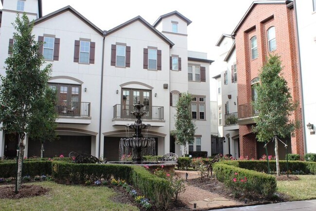 Building Photo - 912 Lovett Blvd