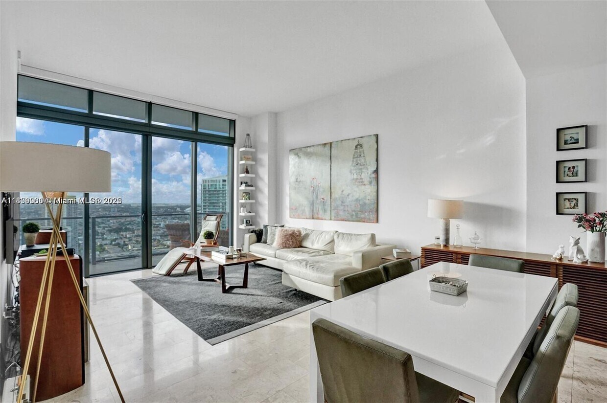 Foto principal - 68 SE 6th St