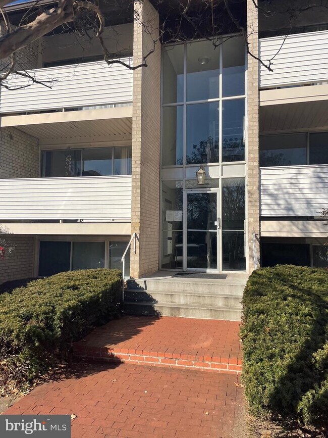 Foto del edificio - 5606 Bismach Dr