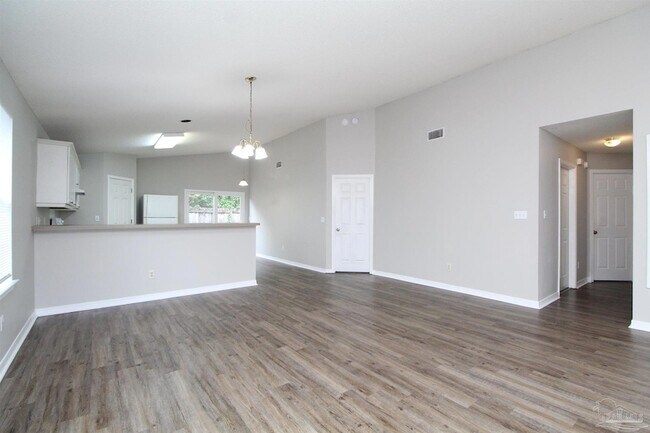 Building Photo - 2081 Sequoia Cir