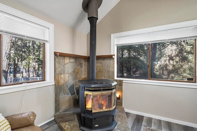 Building Photo - Beautiful Home- Backs up to BLM Land