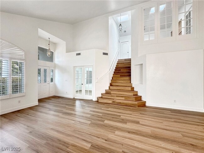 Building Photo - 2424 Shady Vista Dr