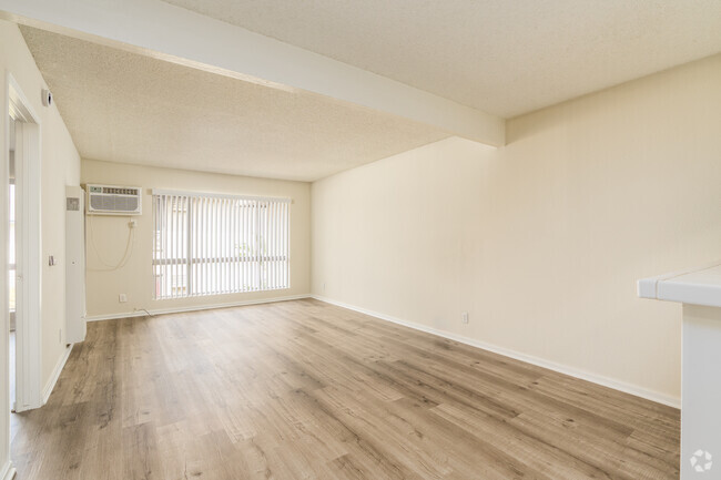 1BR, 1BA - 670SF - Living Room - Roscoe Canoga LLC