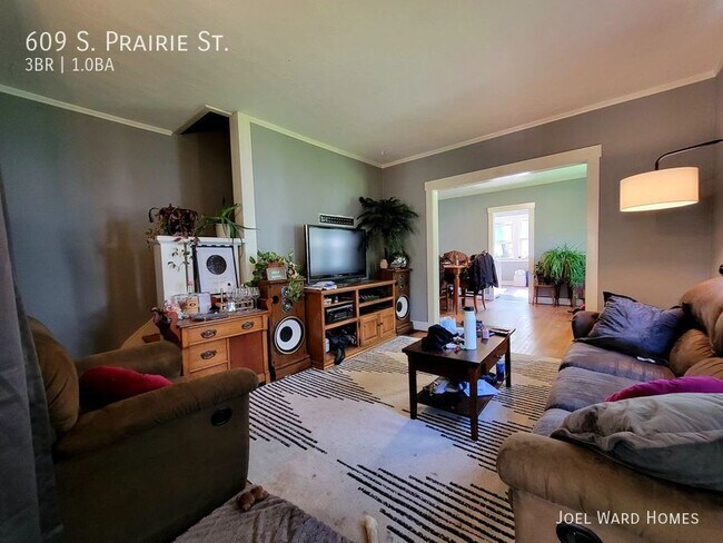 Building Photo - Well Care for Century Home Within Walking ...