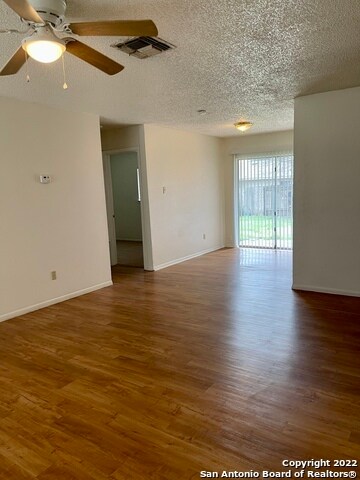 Foto del edificio - 4942 Grey Hawk St