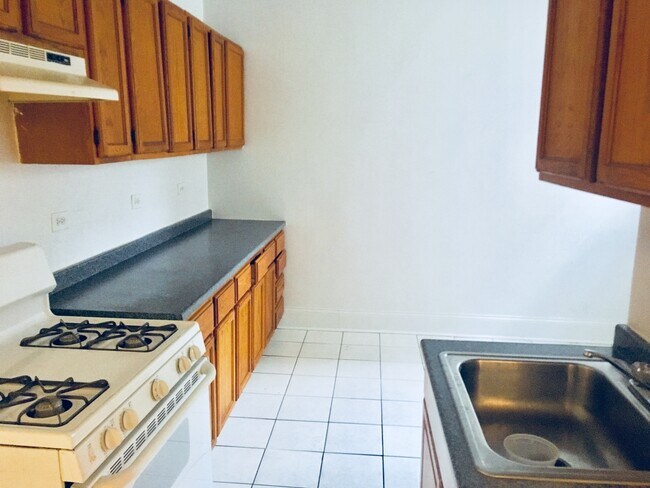 Foto del edificio - 4412 N St Louis Ave