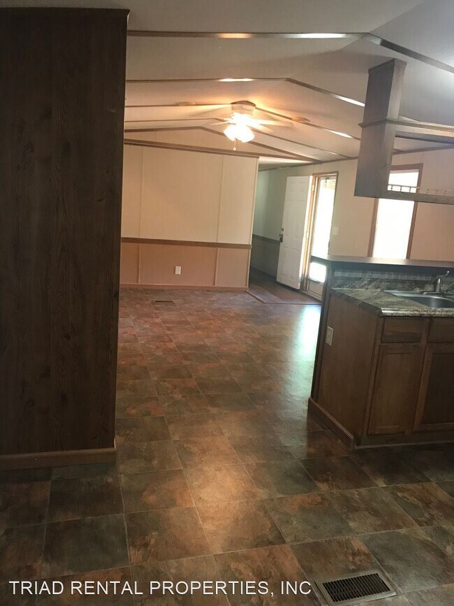 Building Photo - 3 br, 2 bath House - 1346 FOXBURROW RD