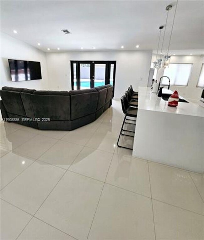 Building Photo - 16138 SW 154th Ct