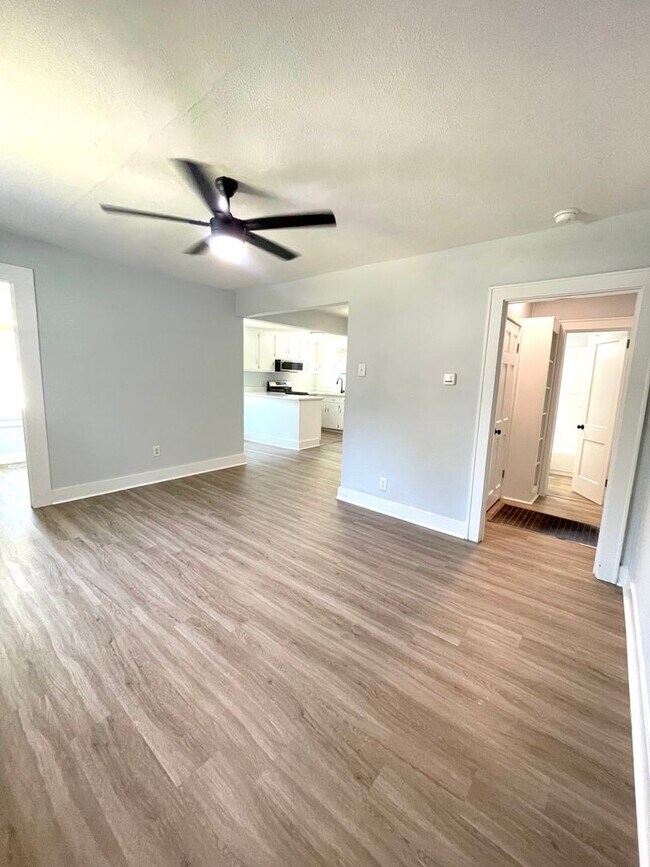 Foto del edificio - 2755 E Surrey Dr