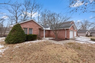 Building Photo - 911 Stonebridge Dr