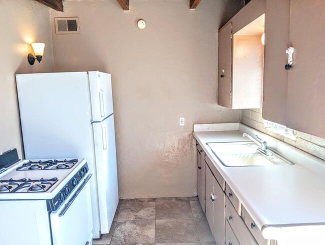 Building Photo - 3006 N Balboa Ave