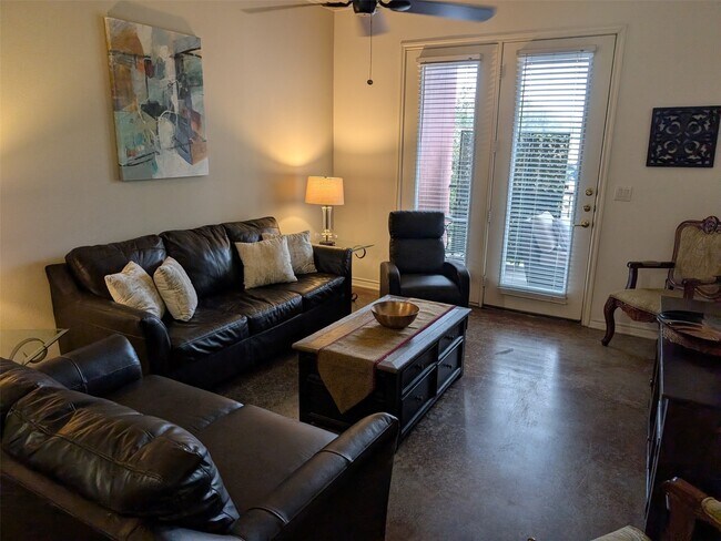 Building Photo - 2400 McCue Rd