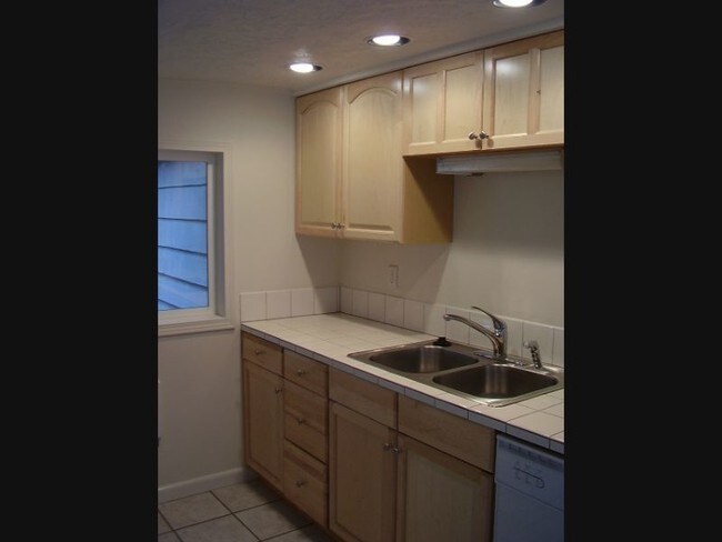 Building Photo - 3 bedroom Cottage in Ridgefield!